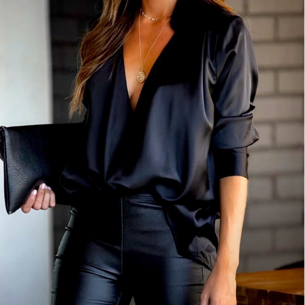NWT VICIDOLLS PROBLEM SOLVED SATIN COLLARED DRAPE BLOUSE - BLACK Olia medium